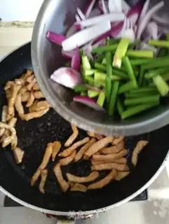 Make Onions, gills, gills, fried meat step 5