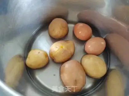 Make Egg potato mashed cucumber roll step 0