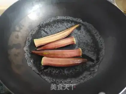 Make Red Autumn fried eggs step 1
