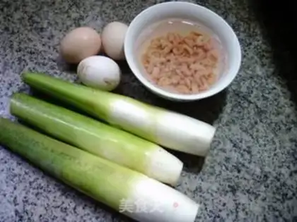 Make The rice eggs are fried step 0