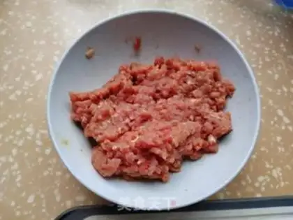 Make Tomato beef sauce step 1