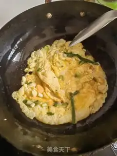 Make Pumpkinese fried eggs step 1