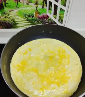 Make Tomato eggs and rice step 1