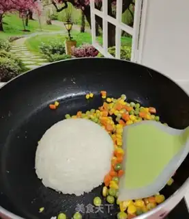 Make Tomato eggs and rice step 4