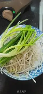 Make Skinny onion green bean sprouts Noodles step 1