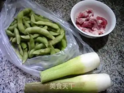 Make Five flowers white and fried beans step 0