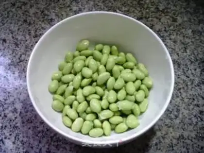 Make Five flowers white and fried beans step 1