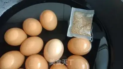 Make Five spicy tea eggs step 2