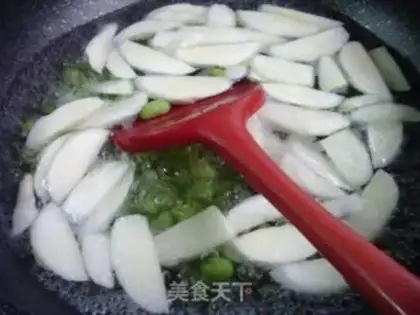 Make Five flowers white and fried beans step 5