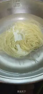 Make Skinny onion green bean sprouts Noodles step 4