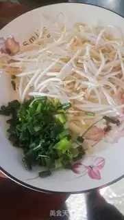 Make Skinny onion green bean sprouts Noodles step 8