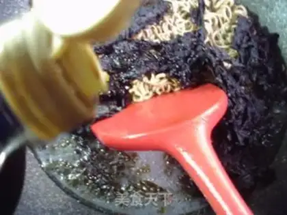 Make The vealed eggnog noodles step 3