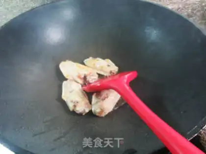 Make The peanut-meat roasted a sour chicken in the wings step 4