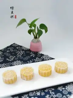 Make Green bean cake step 18
