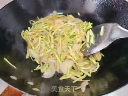 Make Onion fried aphid step 2