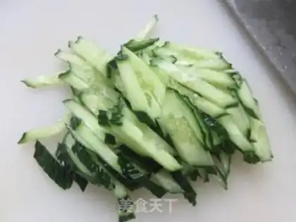 Make Eggs and cucumbers step 1