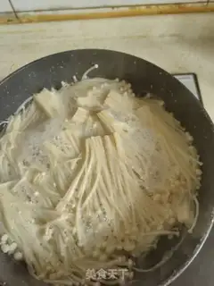 Make Spicy golden mushrooms step 2