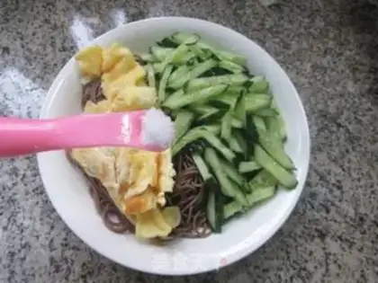 Make Eggs and cucumbers step 7