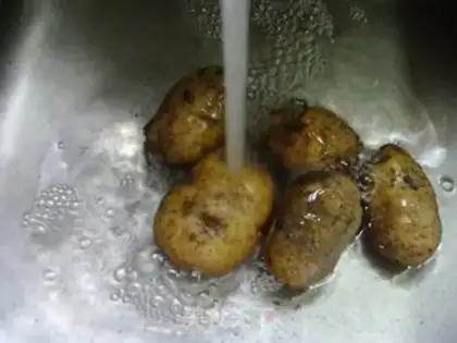 Make Sprayed potatoes step 1