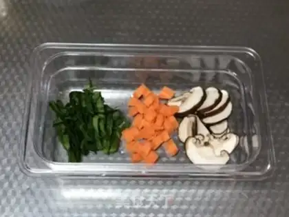 Make Seafood and vegetable porridge step 1