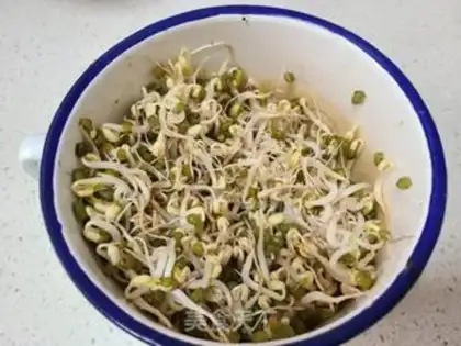 Make Green bean sprouts step 0