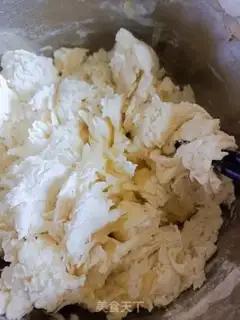 Make Hand grab cake step 2