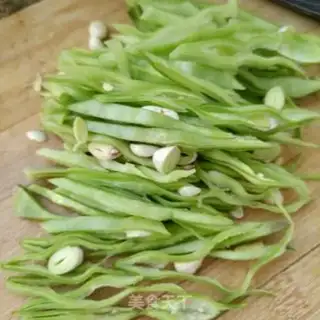 Make Dried beans and shrimp step 1
