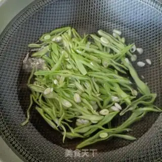 Make Dried beans and shrimp step 2