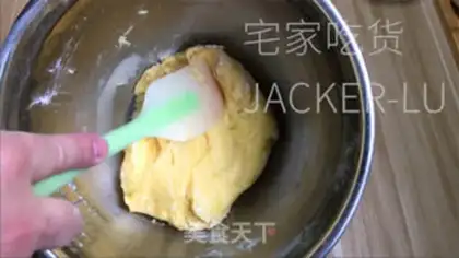Make Xinjiang sugar cookies step 3