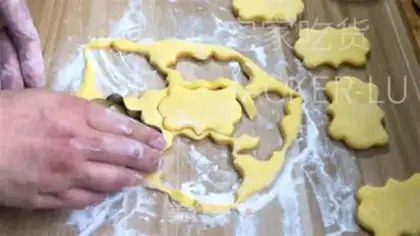 Make Xinjiang sugar cookies step 7