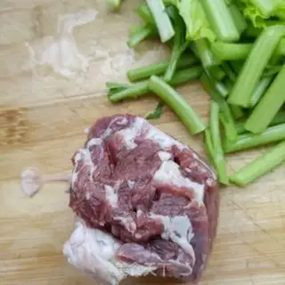 Make Celery beef step 1