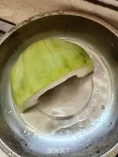 Make Fresh water to boil a melon step 0