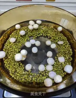Make Lotus green bean silver ear soup step 3