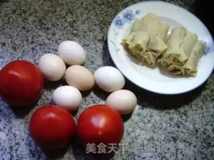 Make Tomato eggs and noodles step 0