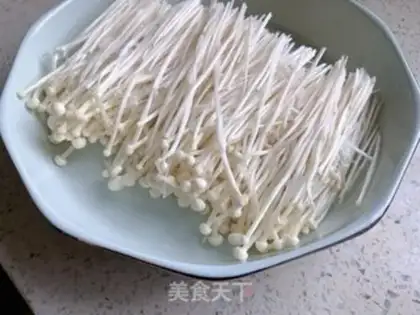 Make Cleaning of garlic and golden mushrooms step 0