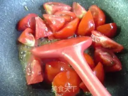 Make Tomato eggs and noodles step 5