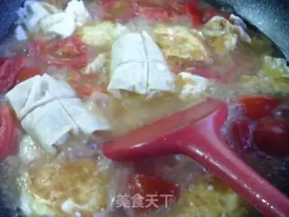 Make Tomato eggs and noodles step 6