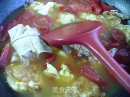 Make Tomato eggs and noodles step 8