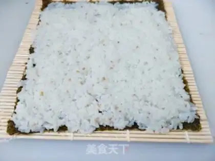 Make Sushi with pine ham and vegetables step 3