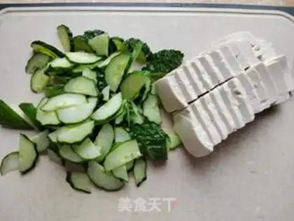 Make Black cucumber tofu step 1
