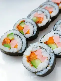 Make Sushi with pine ham and vegetables step 6