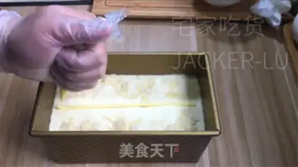 Make Gold pillow sponge cake step 14
