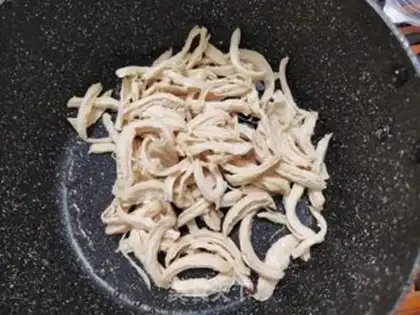 Make Spicy hands tore chickens step 3