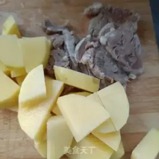 Make Beef stew and potatoes step 3