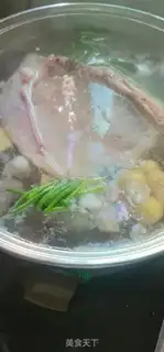 Make Tasty hands tore chicken step 2