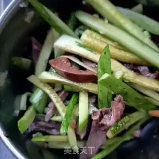 Make The cucumber with the pig