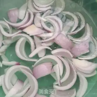 Make Onion fried chicken chest step 1