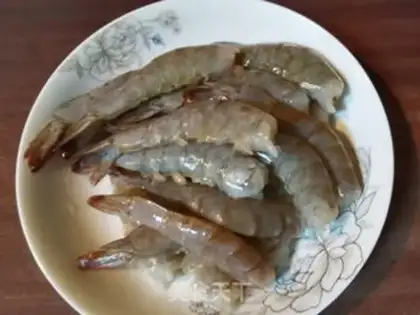 Make Sweet pineapple shrimp step 0