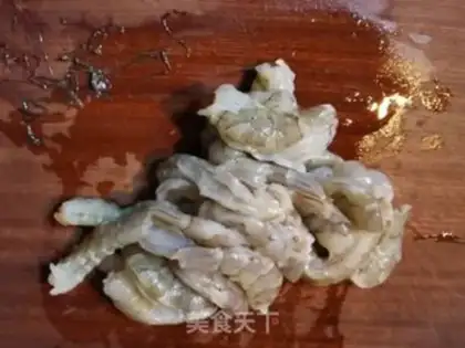 Make Sweet pineapple shrimp step 1