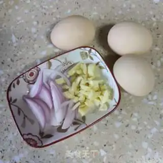 Make Autumn fried eggs step 1